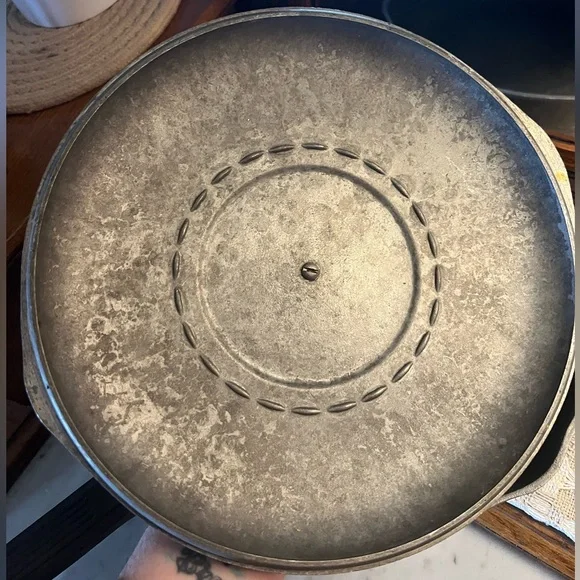 GHC PROFESSIONAL Vintage Dual Spout *MAGNALITE* 10' Diameter Skillet with Handle - Picture 4 of 8